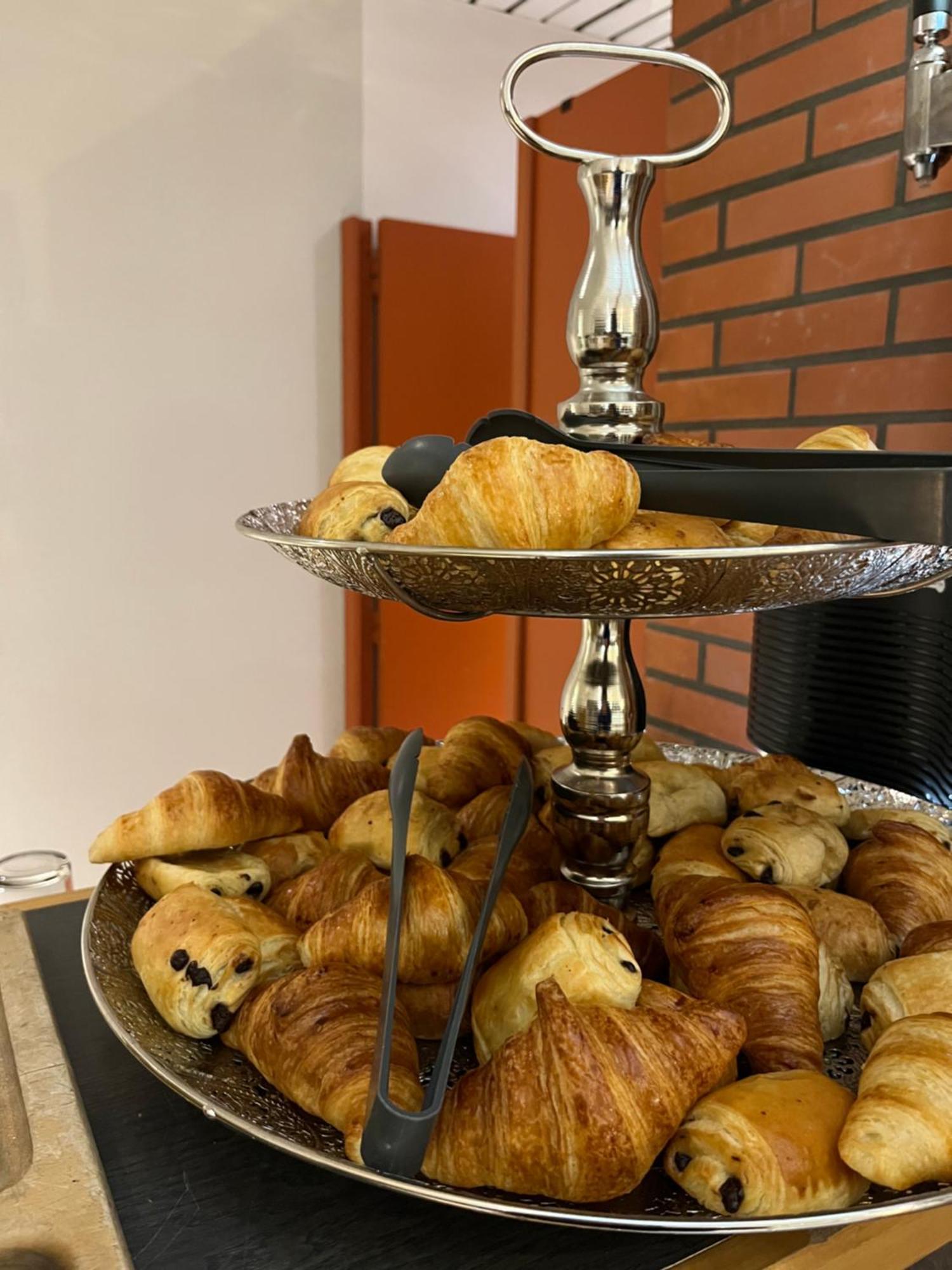 Hotel La Petite Auberge Chambretaud Bagian luar foto