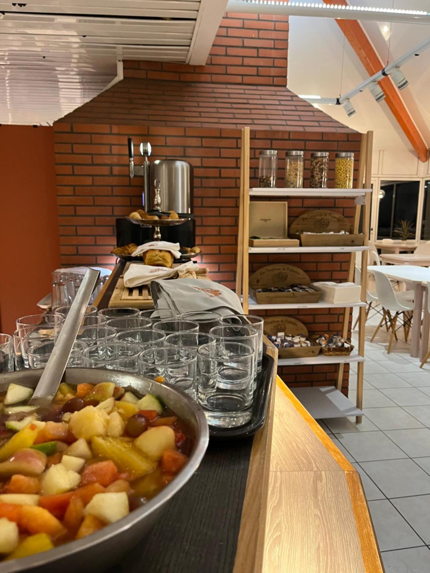 Hotel La Petite Auberge Chambretaud Bagian luar foto